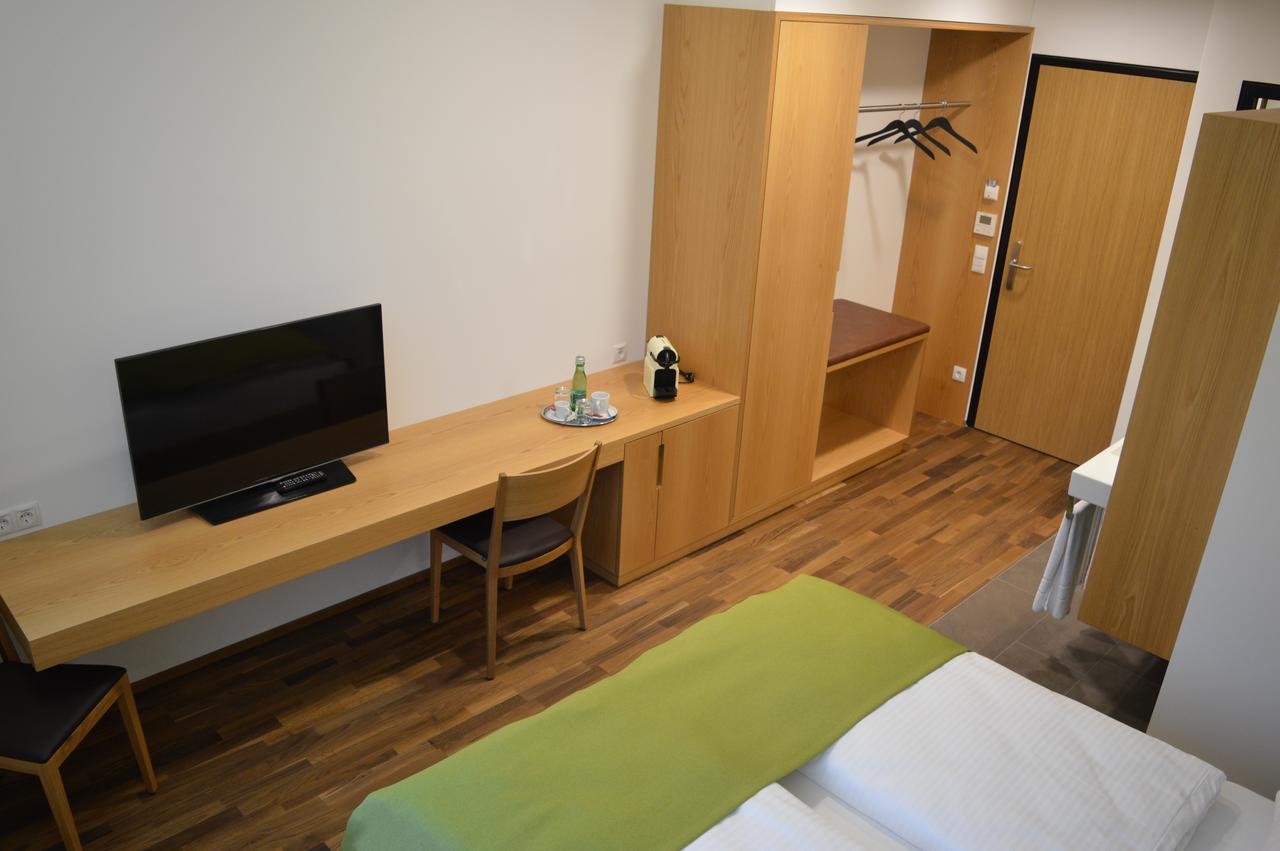 Business Motel เฟลด์เคียร์ช ภายนอก รูปภาพ