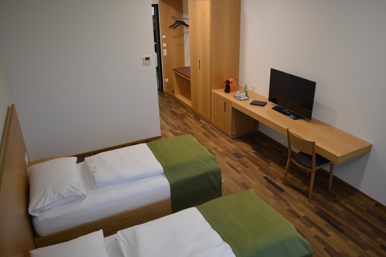 Business Motel เฟลด์เคียร์ช ภายนอก รูปภาพ