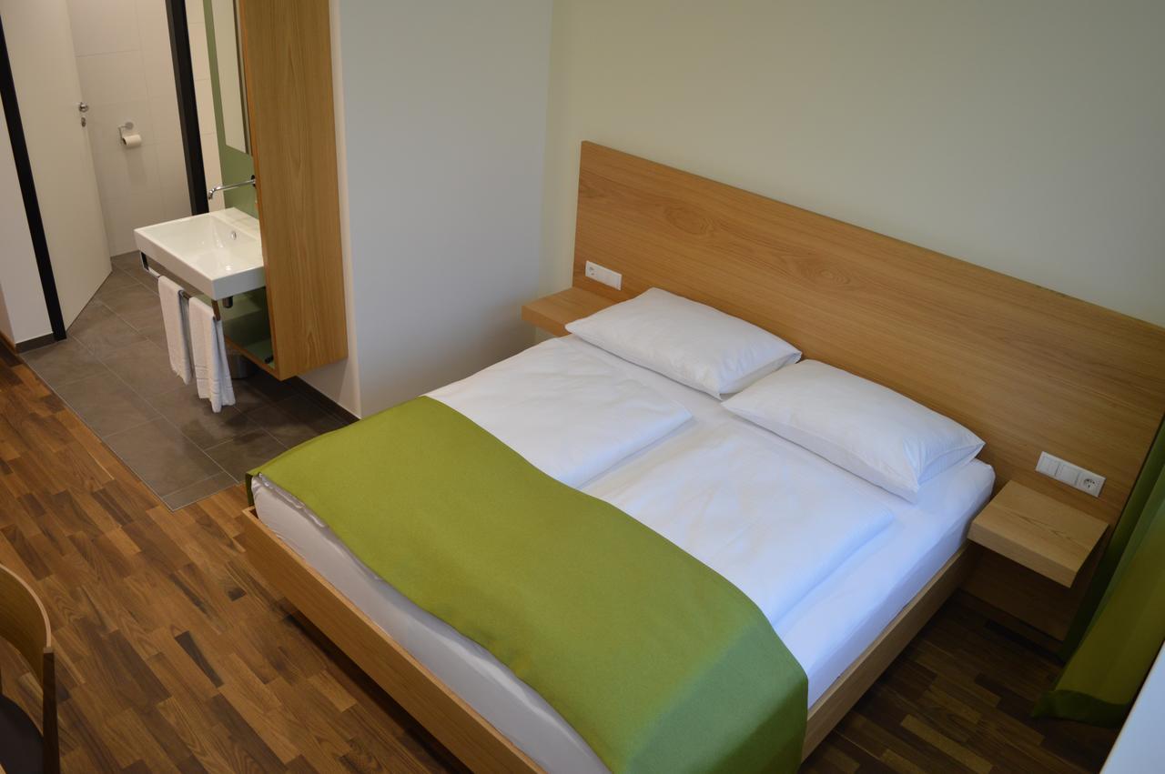 Business Motel เฟลด์เคียร์ช ภายนอก รูปภาพ