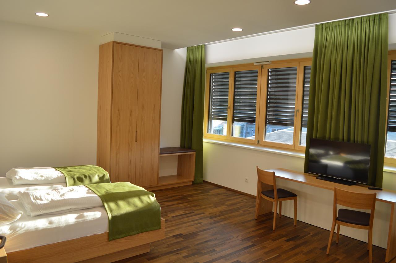 Business Motel เฟลด์เคียร์ช ภายนอก รูปภาพ